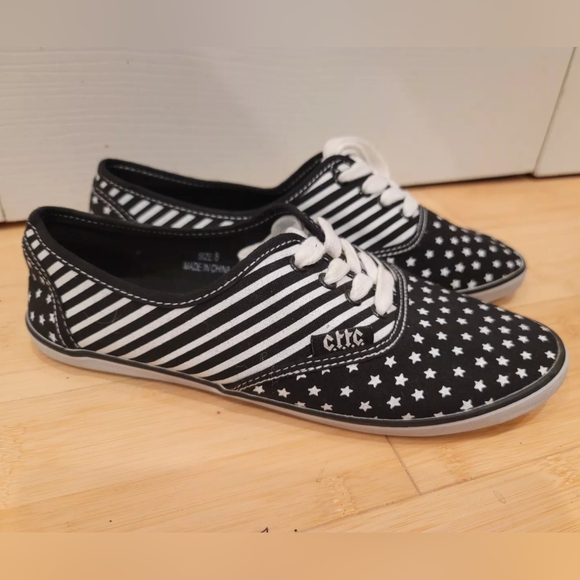 Cute To The Core Shoes - Cute to the Core Black & white stars stripes shoes sneaker lace up flats 8